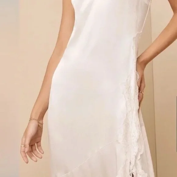 Elegant White Lace Trim - Picture 6 of 7